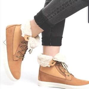 Timberland - women’s Skyla Bay‎ fleece fold down wheat Nubuck sneakers boots 6.5